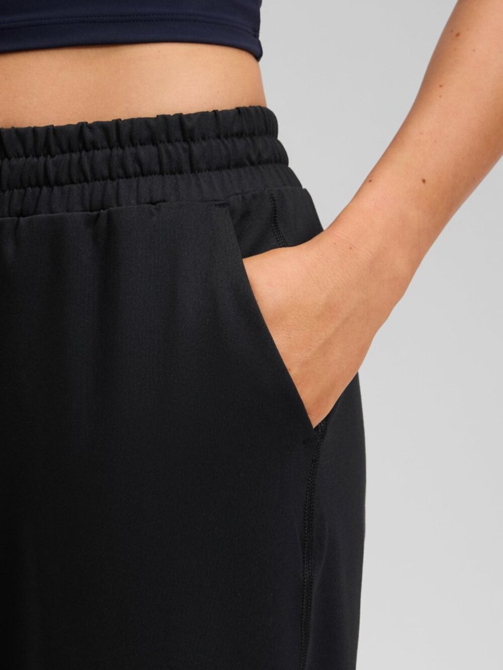Drawstring Performance Pocket Jogger 27.5" - Picture 3 of 5